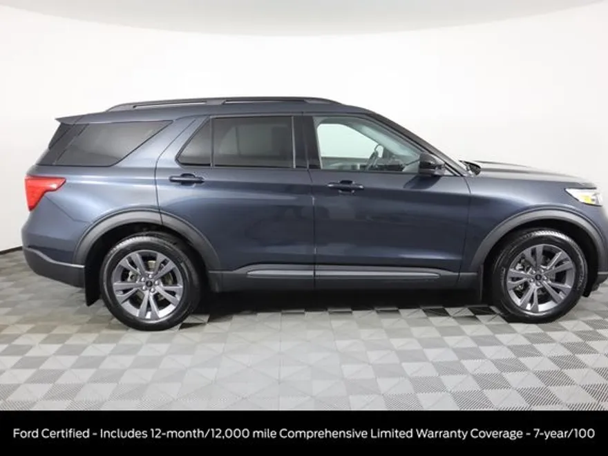 2023 Ford Explorer XLT photo 1
