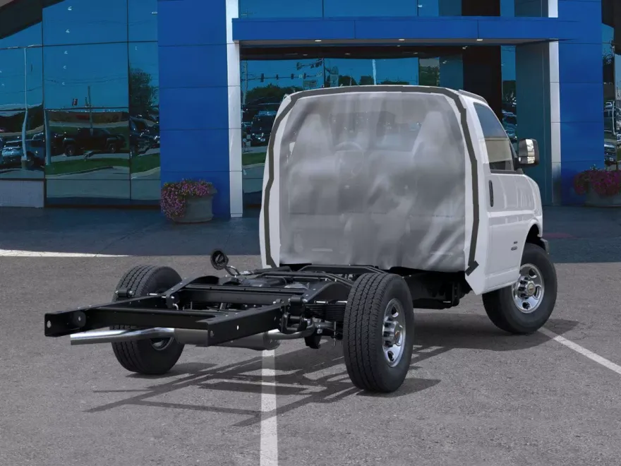 2025 Chevrolet Express Cutaway 3500 photo 1