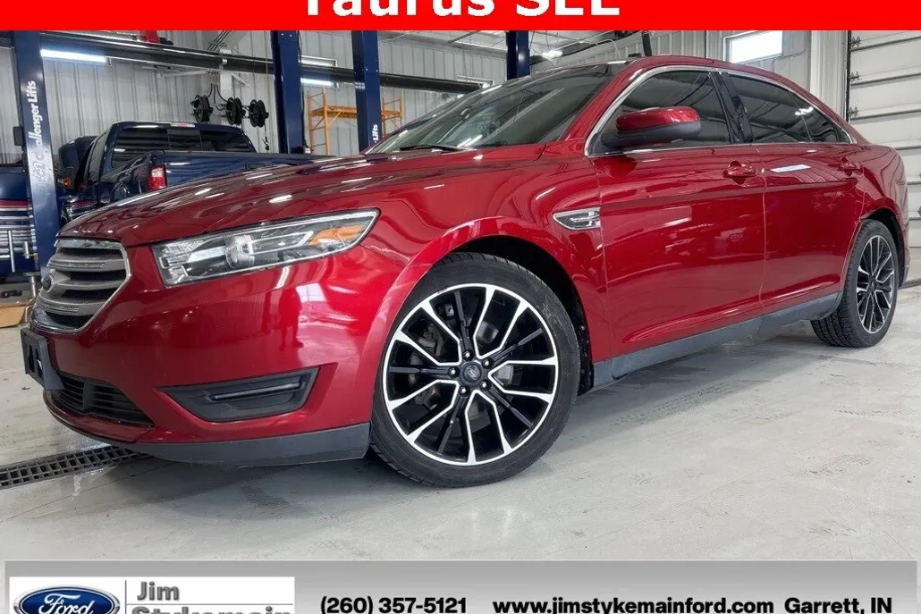 2017 Ford Taurus SEL photo 1