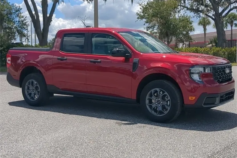 2025 Ford Maverick XLT photo 1