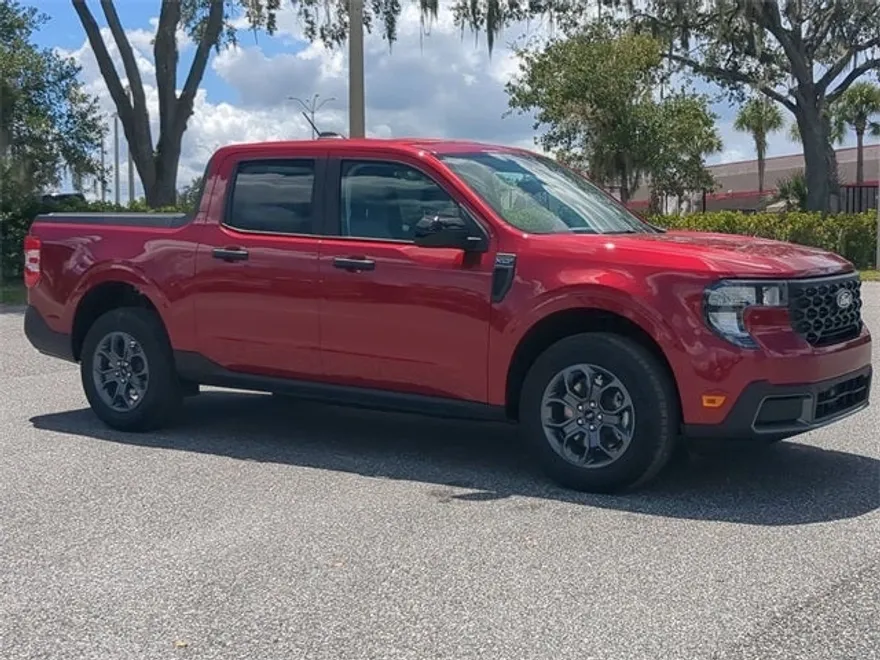2025 Ford Maverick XLT photo 1