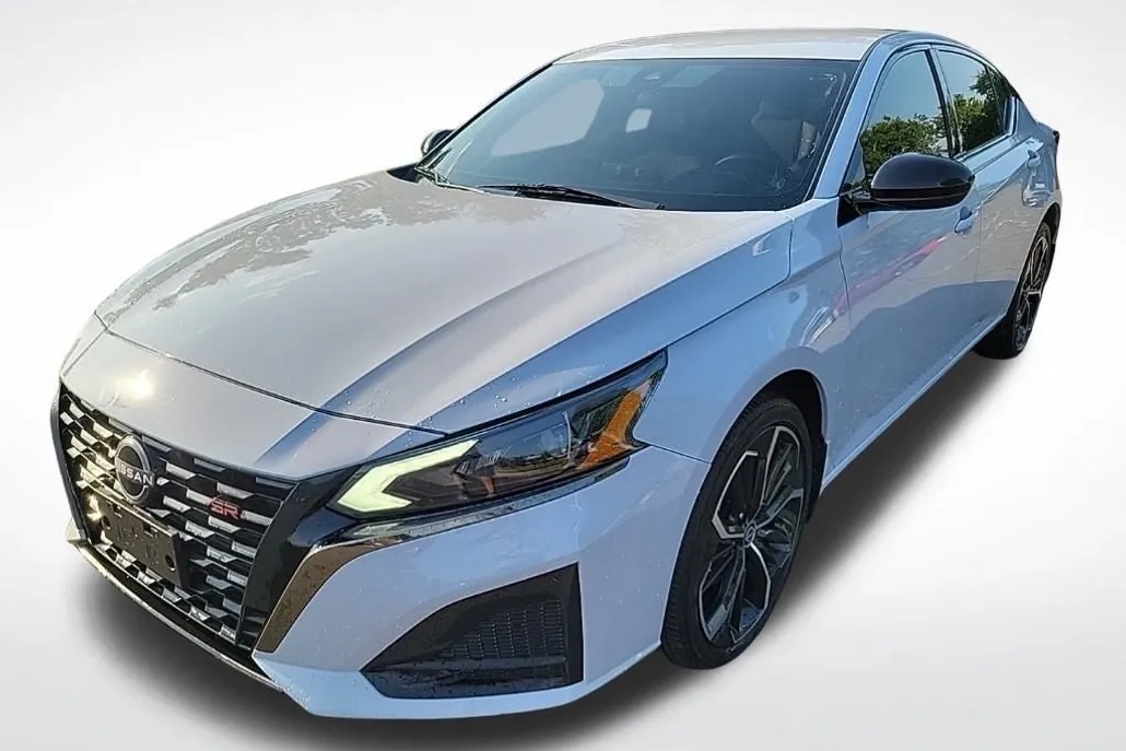 2023 Nissan Altima 2.5 SR photo 1