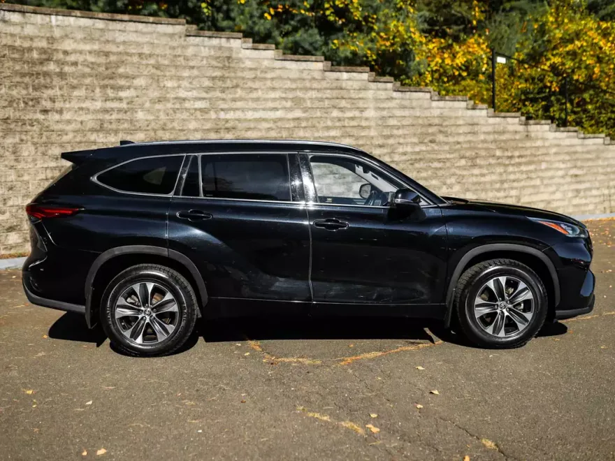 2020 Toyota Highlander XLE photo 1
