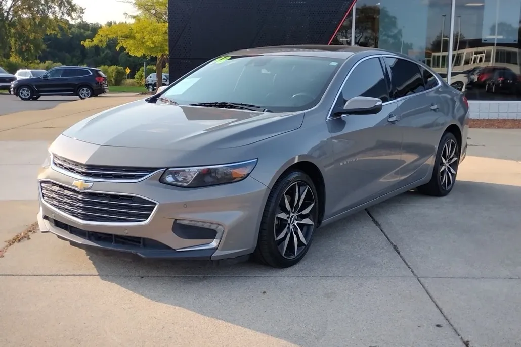 2018 Chevrolet Malibu 1LT photo 1