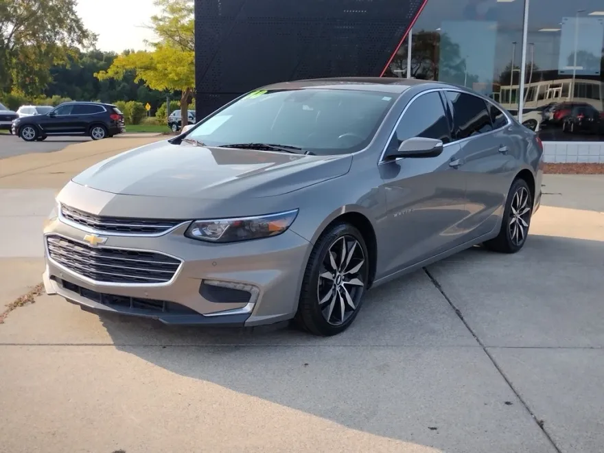 2018 Chevrolet Malibu 1LT photo 1