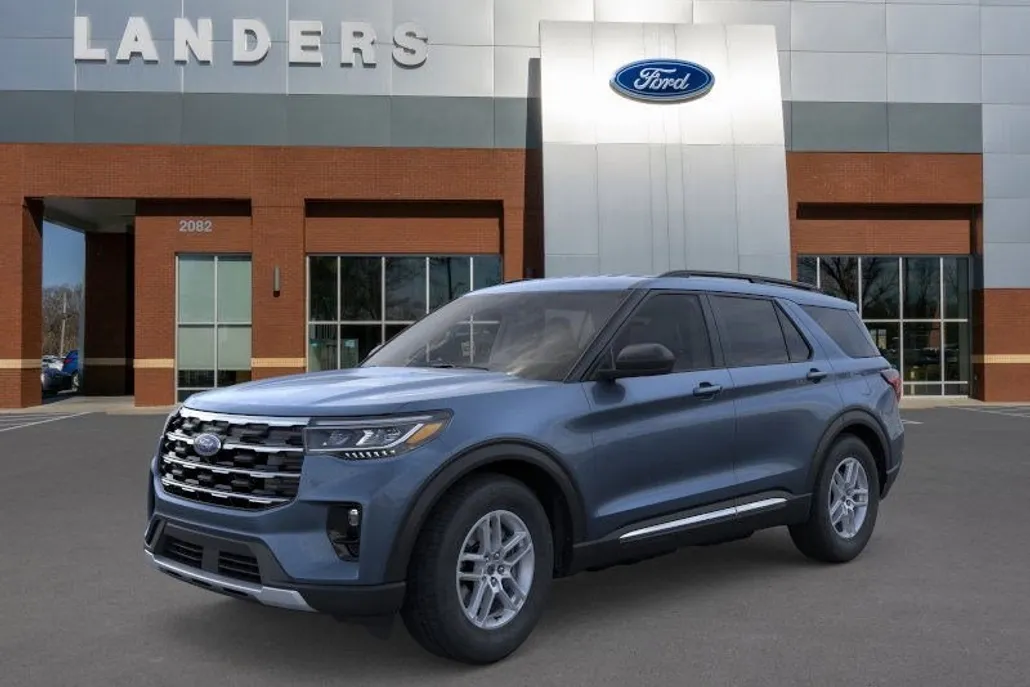 2025 Ford Explorer photo 1
