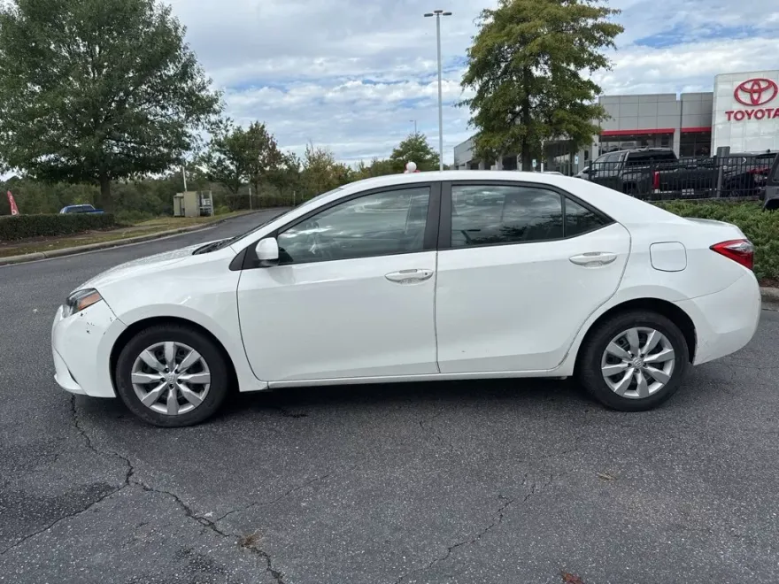 2014 Toyota Corolla LE photo 1