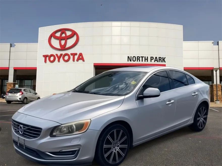 2015 Volvo S60 T5 Platinum photo 1