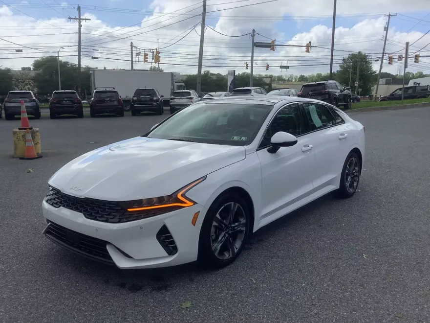 2022 Kia K5 EX photo 1
