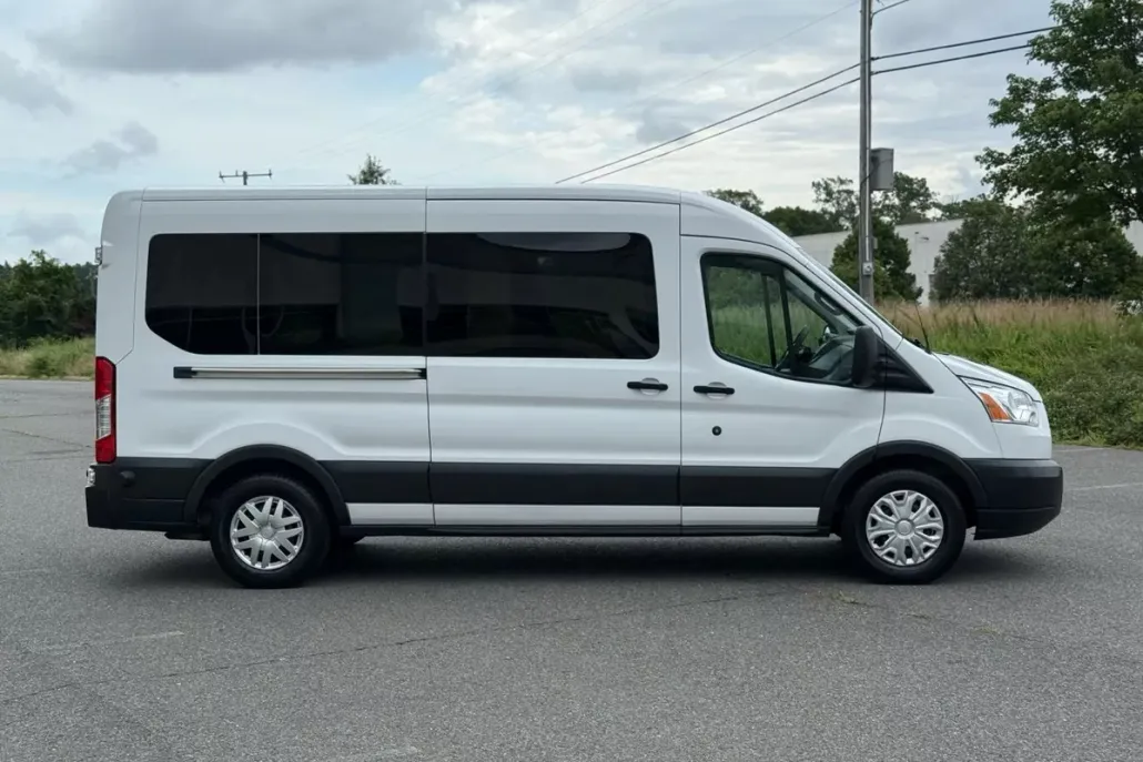 2017 Ford Transit XLT Van photo 1