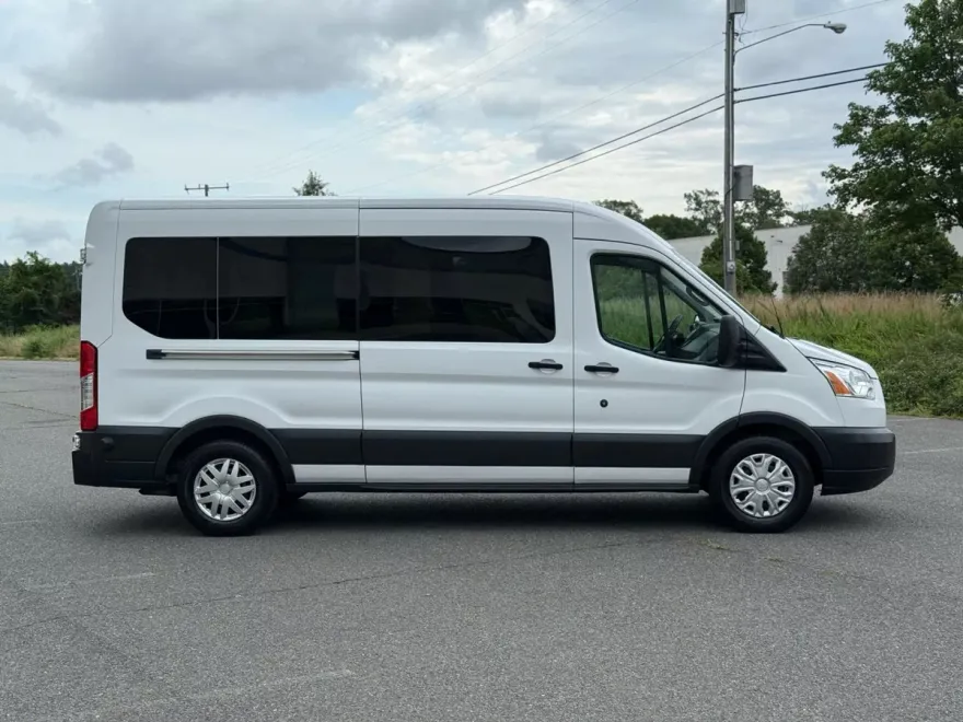 2017 Ford Transit XLT Van photo 1
