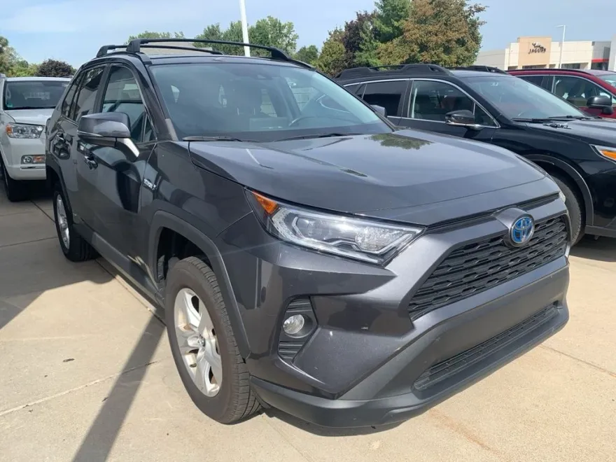 2020 Toyota RAV4 Hybrid XLE photo 1