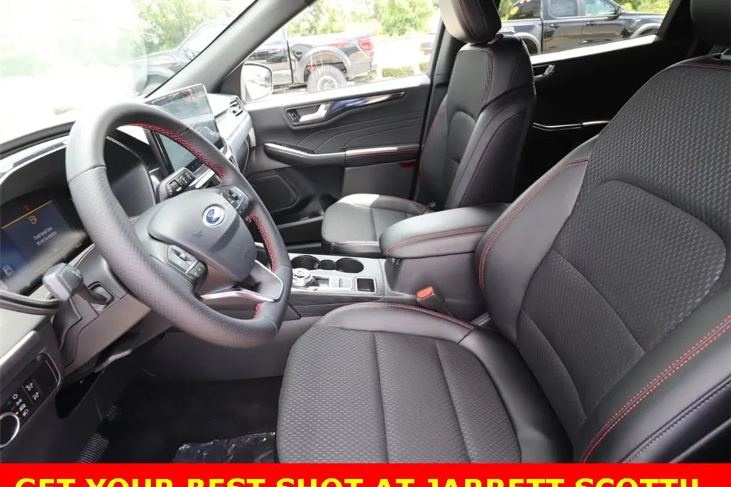 2025 Ford Escape ST-Line photo 1