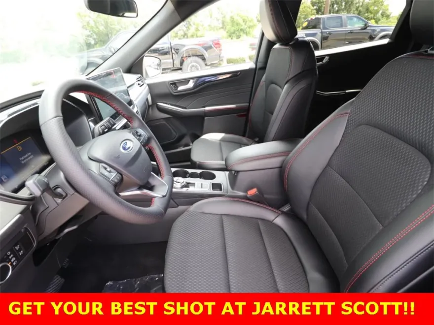 2025 Ford Escape ST-Line photo 1