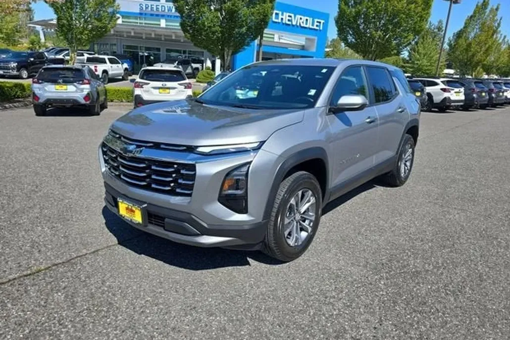 2025 Chevrolet Equinox LT photo 1