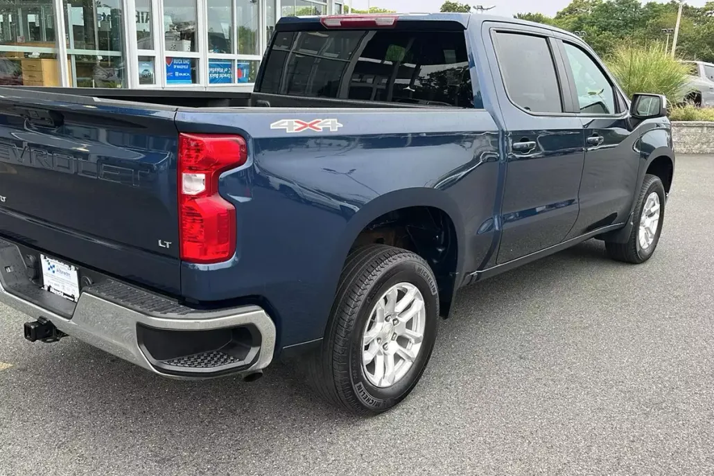 2022 Chevrolet Silverado photo 1