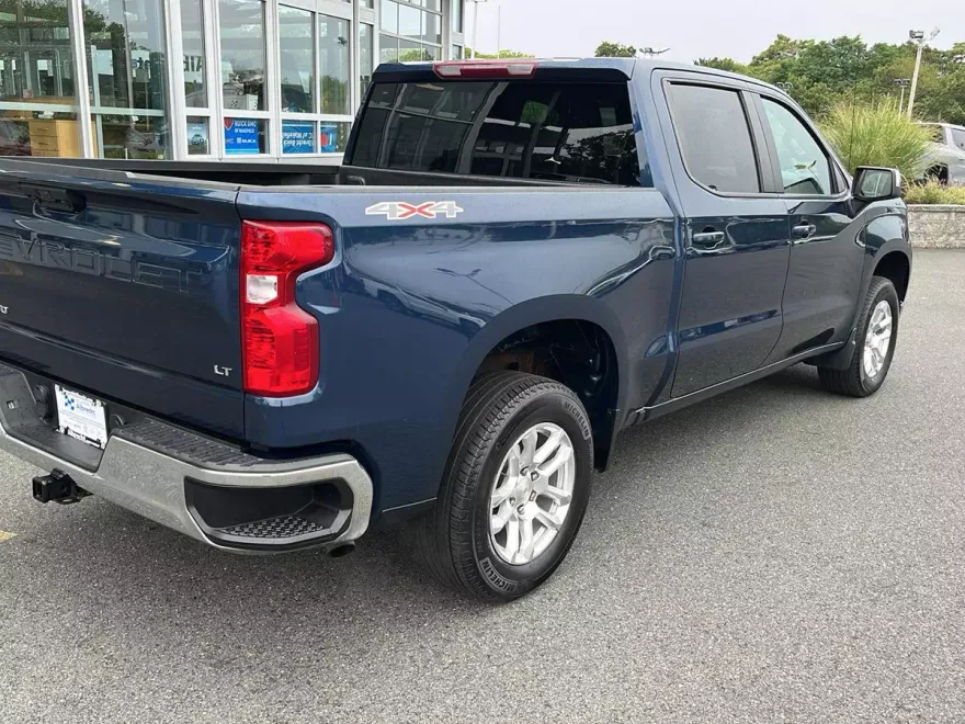 2022 Chevrolet Silverado photo 1
