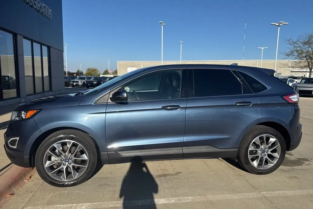 2018 Ford Edge Titanium photo 1