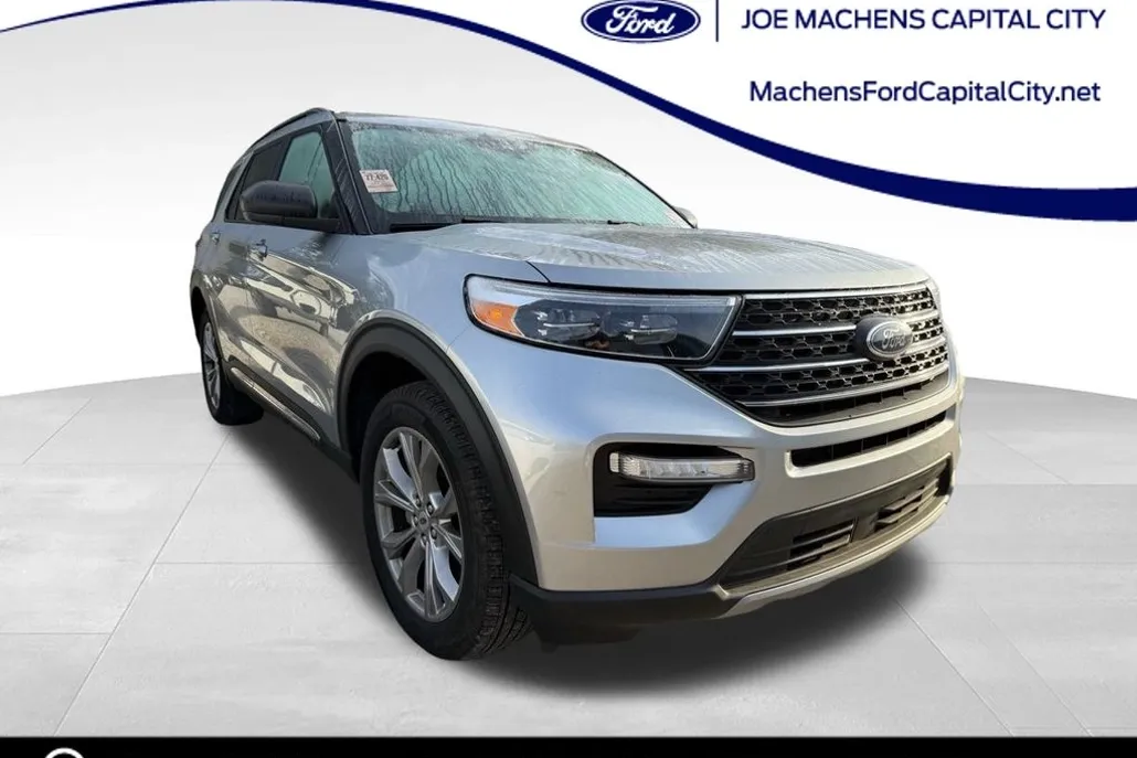 2023 Ford Explorer XLT photo 1