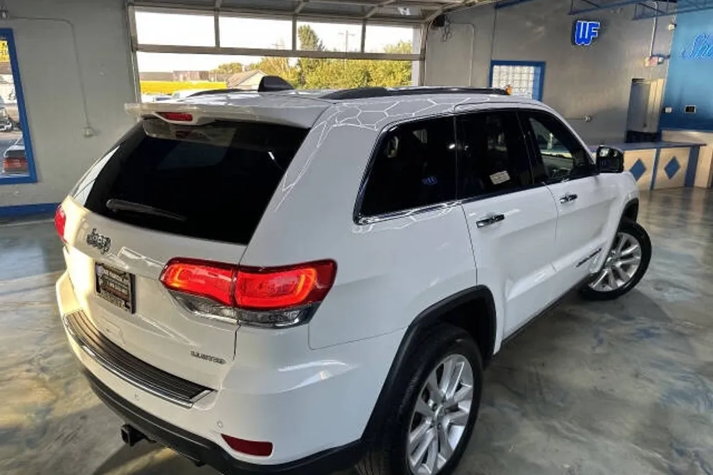 2017 Jeep Grand Cherokee Limited photo 1