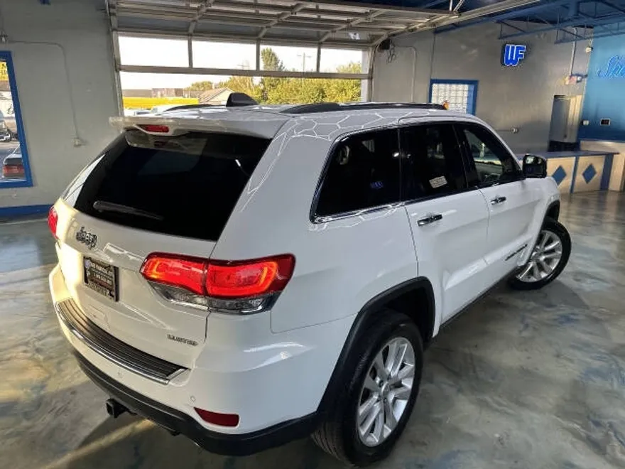 2017 Jeep Grand Cherokee Limited photo 1