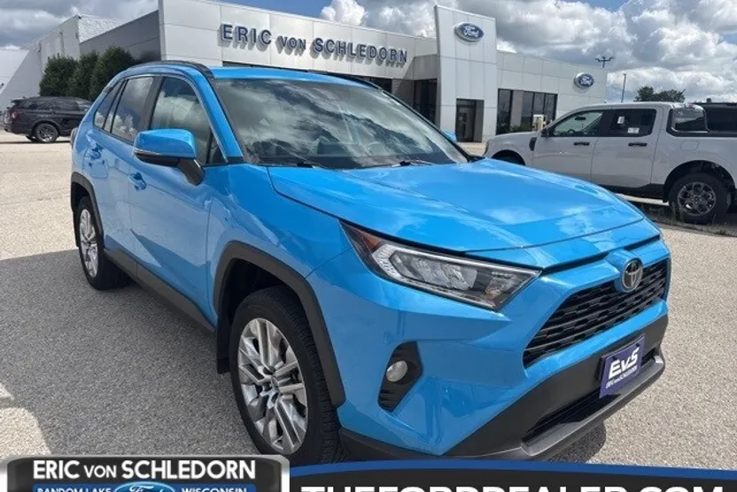 2021 Toyota RAV4 XLE Premium photo 1