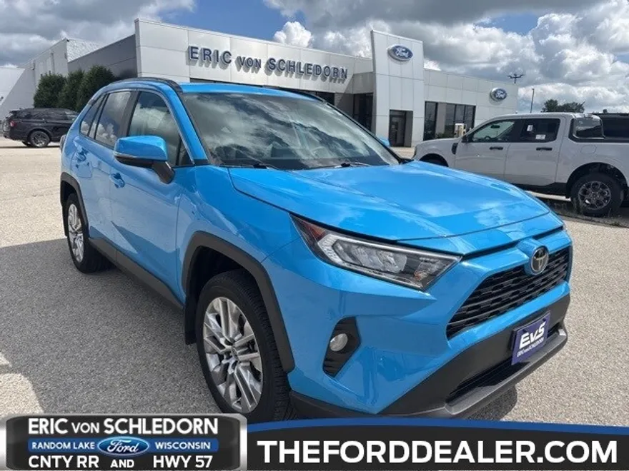 2021 Toyota RAV4 XLE Premium photo 1