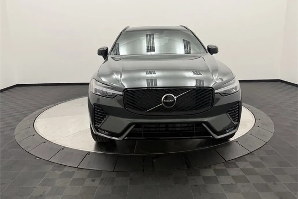 2026 Volvo XC60 B5 Core photo 1