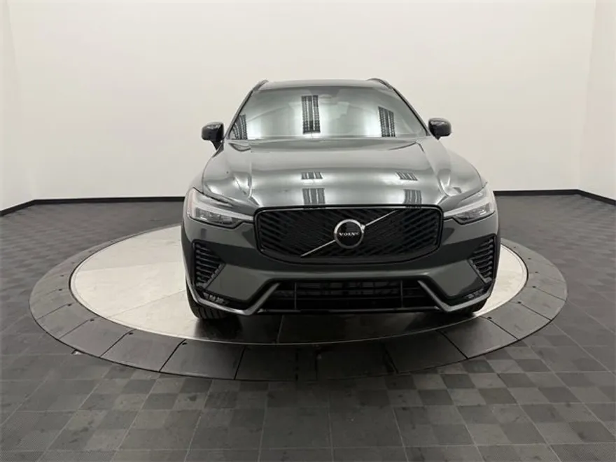 2026 Volvo XC60 B5 Core photo 1