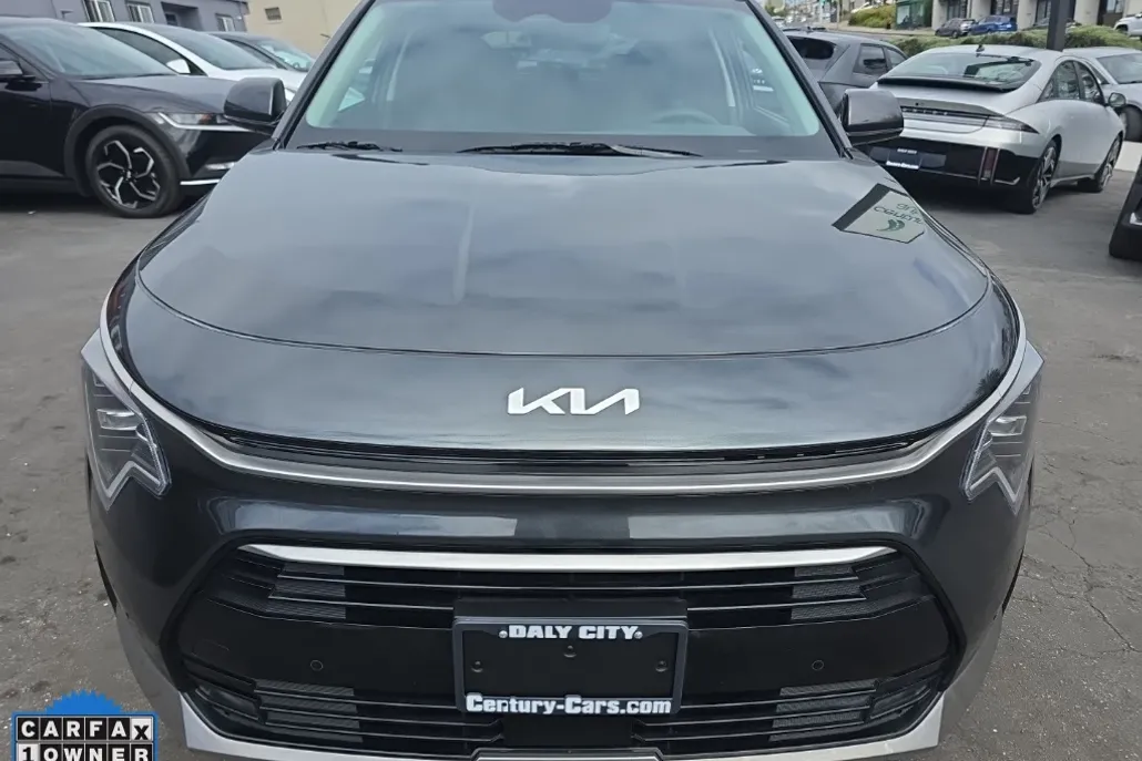2024 Kia Niro Plug-In Hybrid SX Touring photo 1
