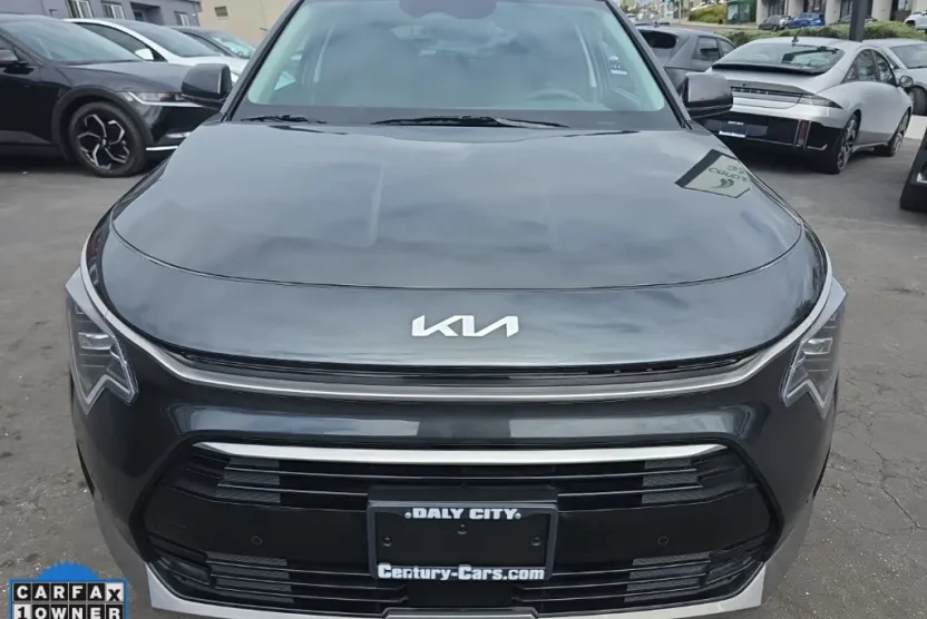 2024 Kia Niro Plug-In Hybrid SX Touring photo 1