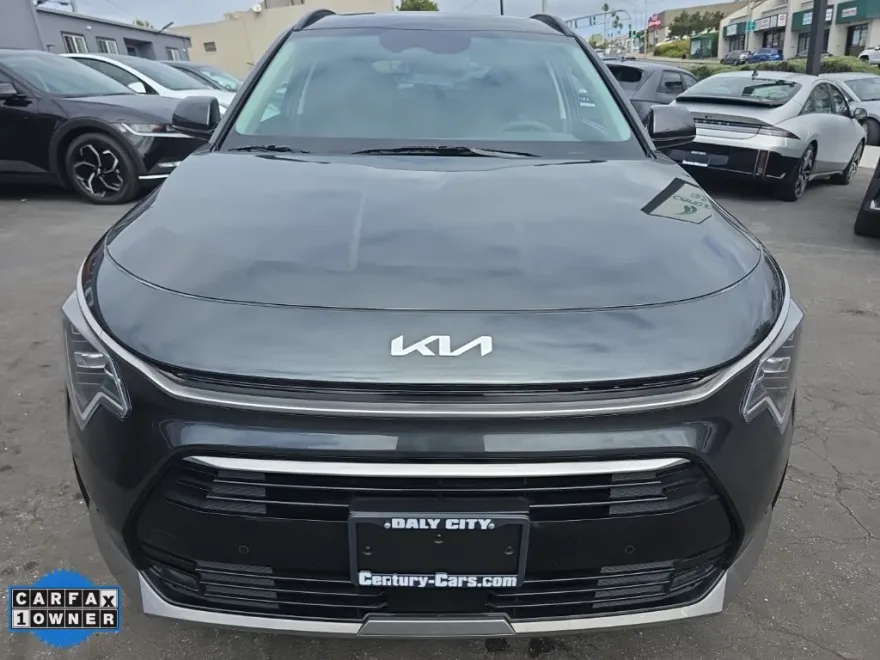 2024 Kia Niro Plug-In Hybrid SX Touring photo 1