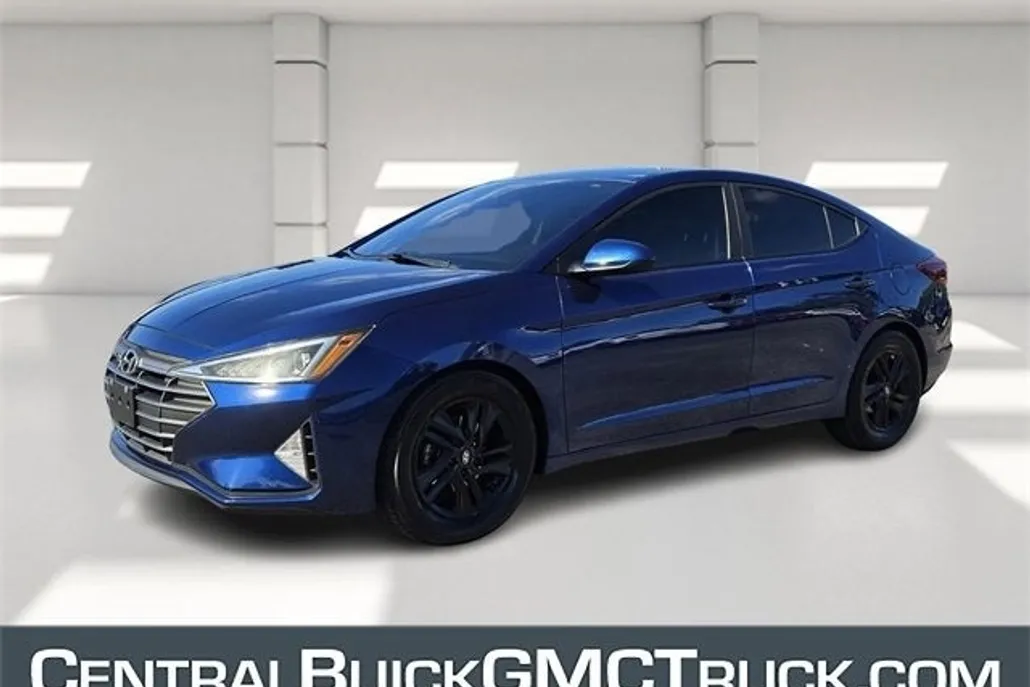 2020 Hyundai Elantra SEL photo 1
