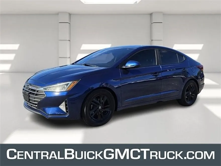 2020 Hyundai Elantra SEL photo 1