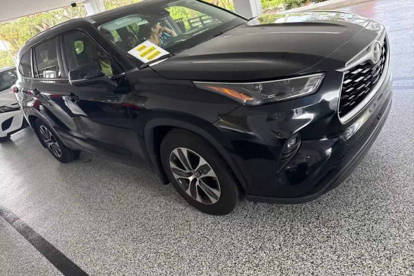 2024 Toyota Highlander XLE photo 1