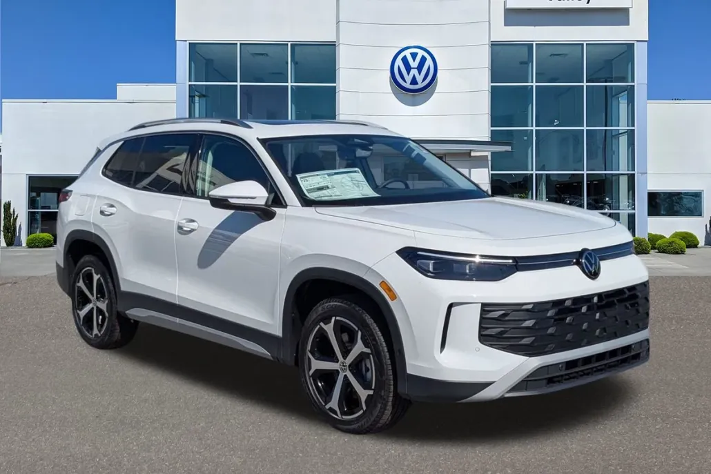 2025 Volkswagen Tiguan SE photo 1