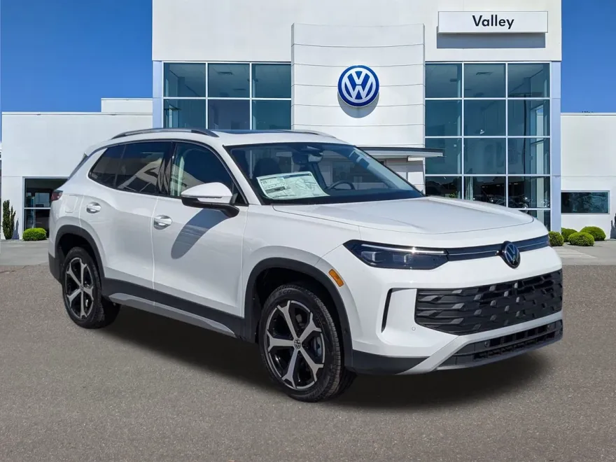 2025 Volkswagen Tiguan SE photo 1