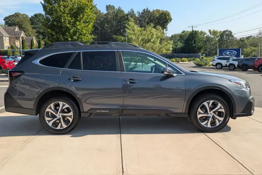 2020 Subaru Outback Limited photo 1
