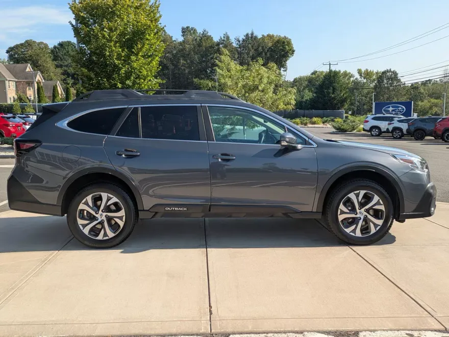 2020 Subaru Outback Limited photo 1