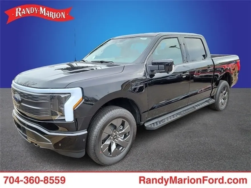 2023 Ford F-150 Lightning Lariat photo 1