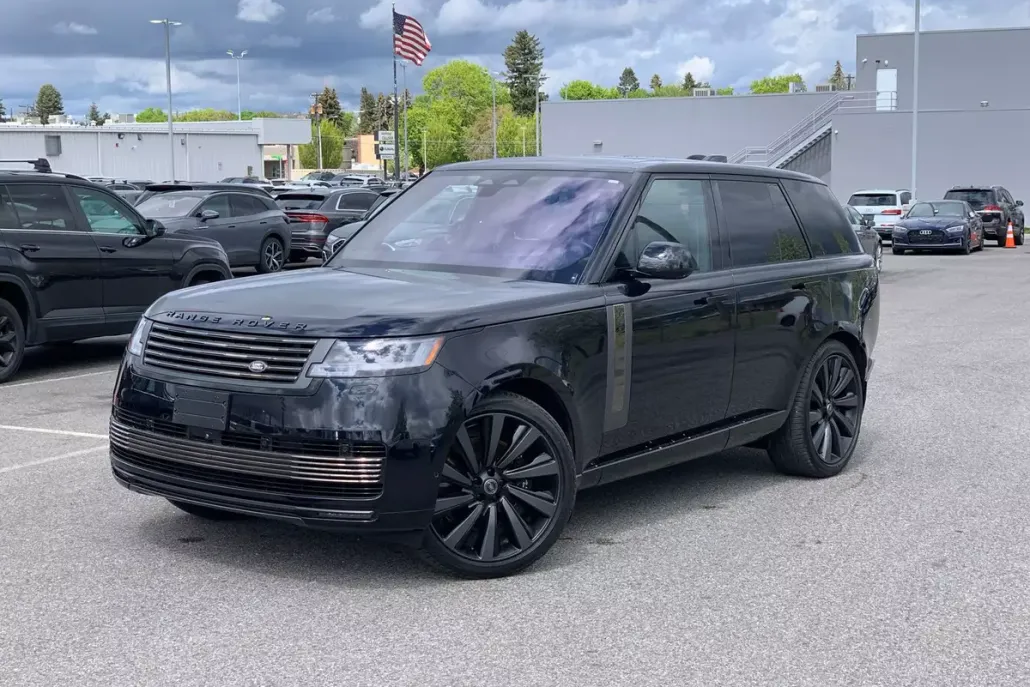 2023 Land Rover Range Rover SV photo 1