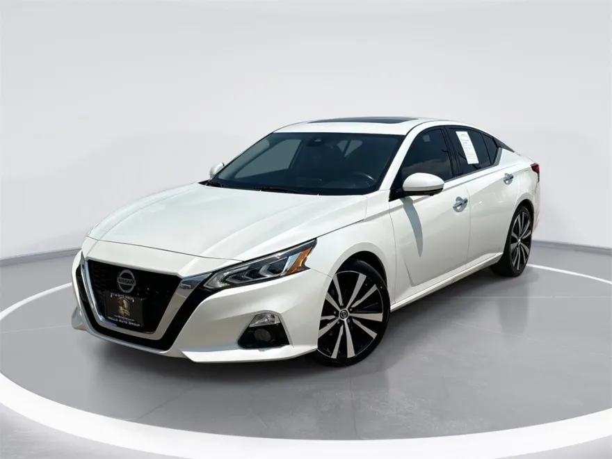 2019 Nissan Altima 2.5 Platinum photo 1