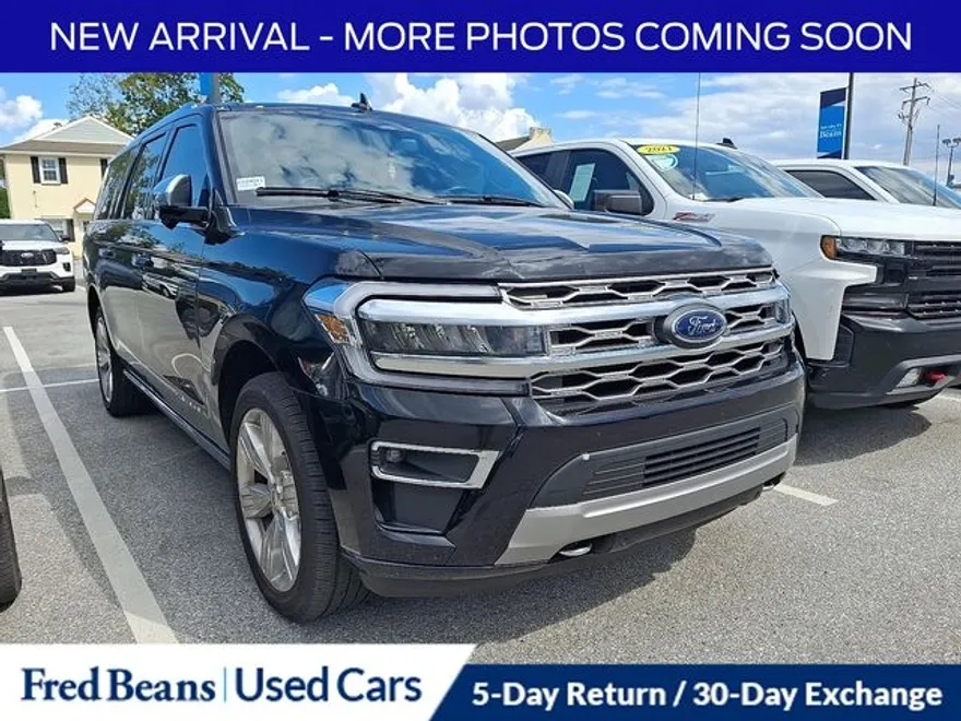 2022 Ford Expedition MAX Platinum photo 1