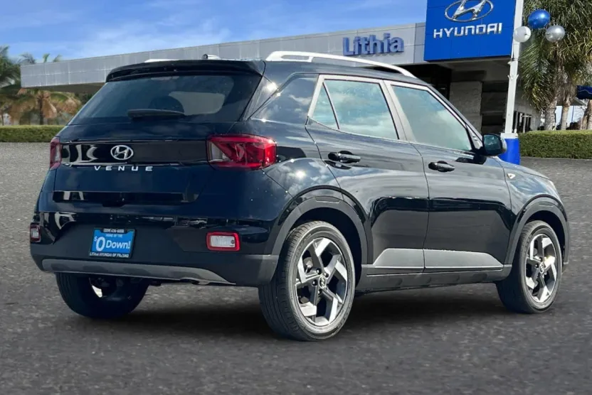 2025 Hyundai Venue SEL photo 1
