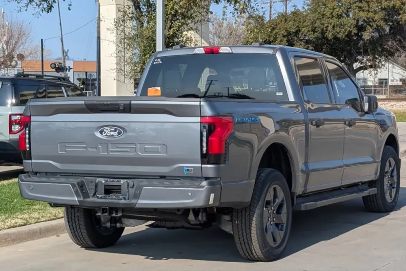2024 Ford F-150 Lightning XLT photo 1