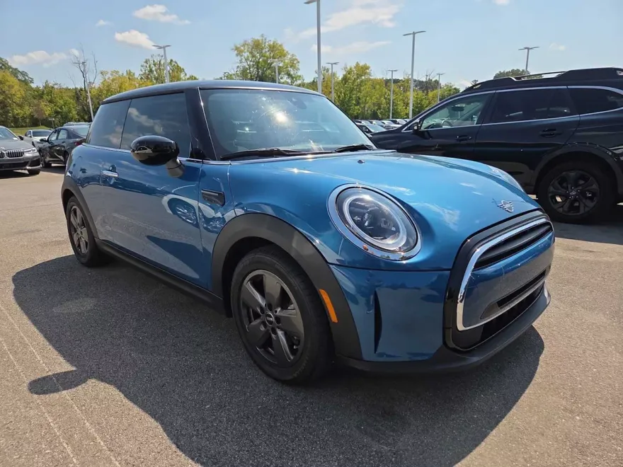 2023 Mini Cooper 2 Door Hardtop Signature photo 1