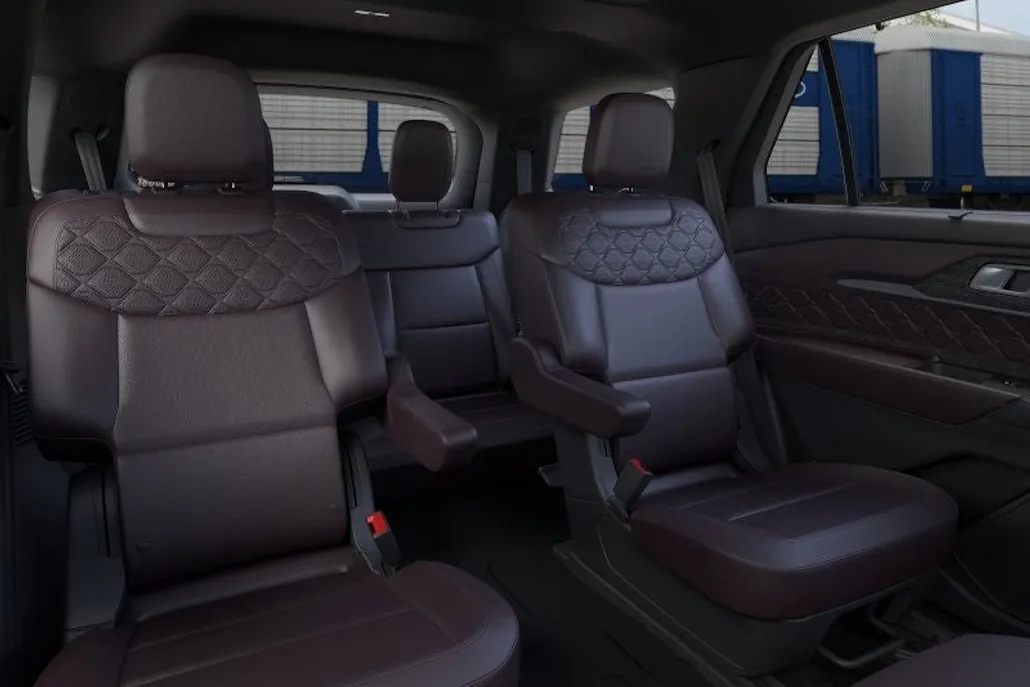 2025 Ford Explorer Platinum photo 1