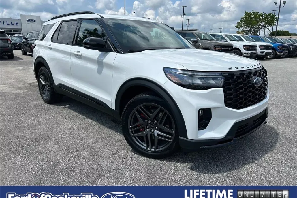 2025 Ford Explorer ST photo 1