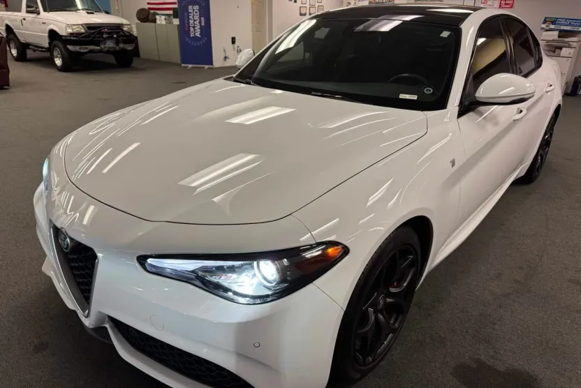 2023 Alfa Romeo Giulia Ti photo 1