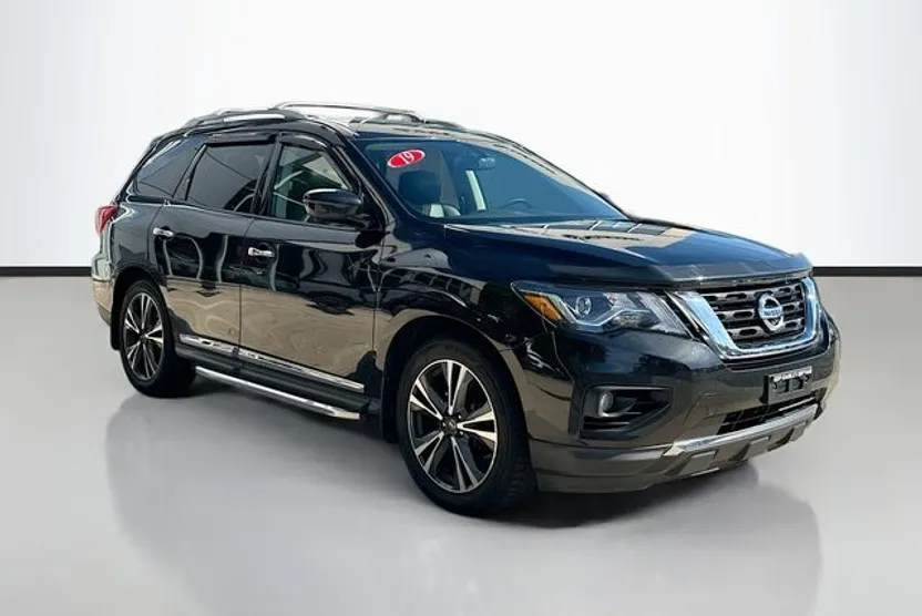 2019 Nissan Pathfinder Platinum photo 1